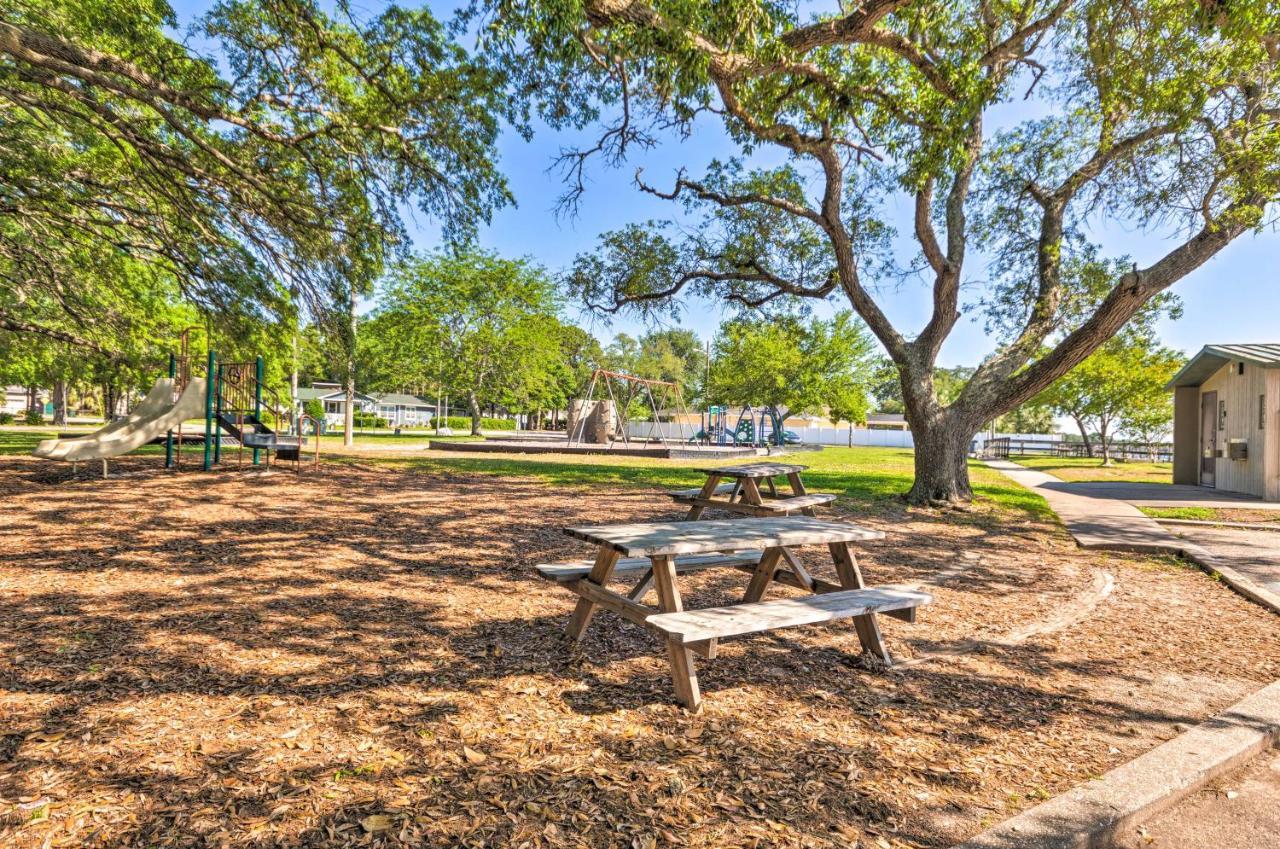 Fort Walton Coastal Retreat With Yard Walk To Beach Fort Walton Beach Kültér fotó