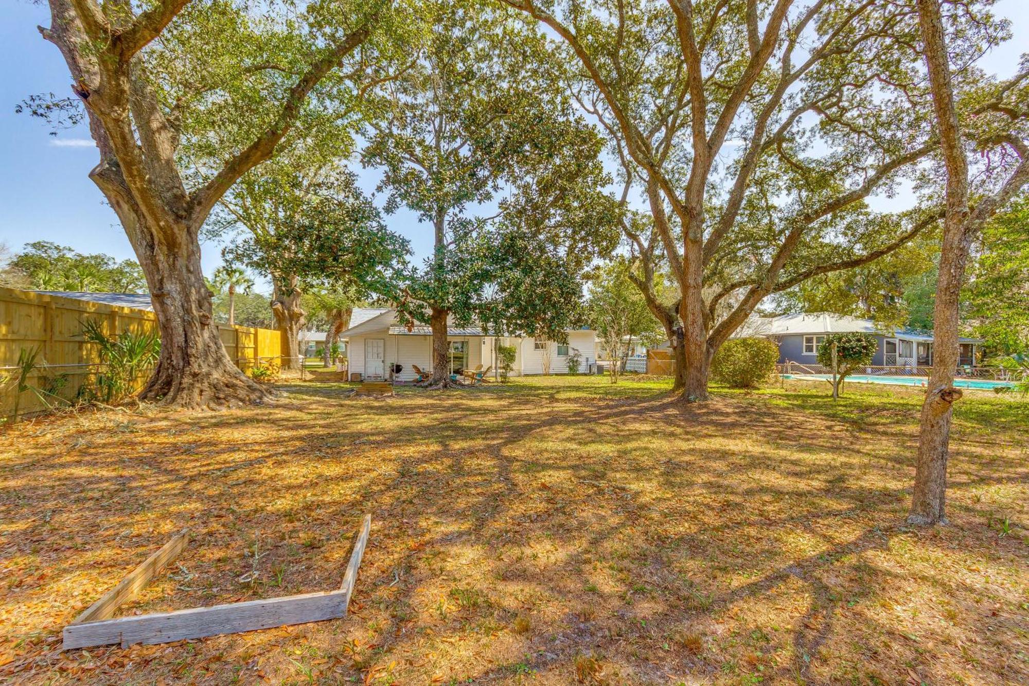 Fort Walton Coastal Retreat With Yard Walk To Beach Fort Walton Beach Kültér fotó