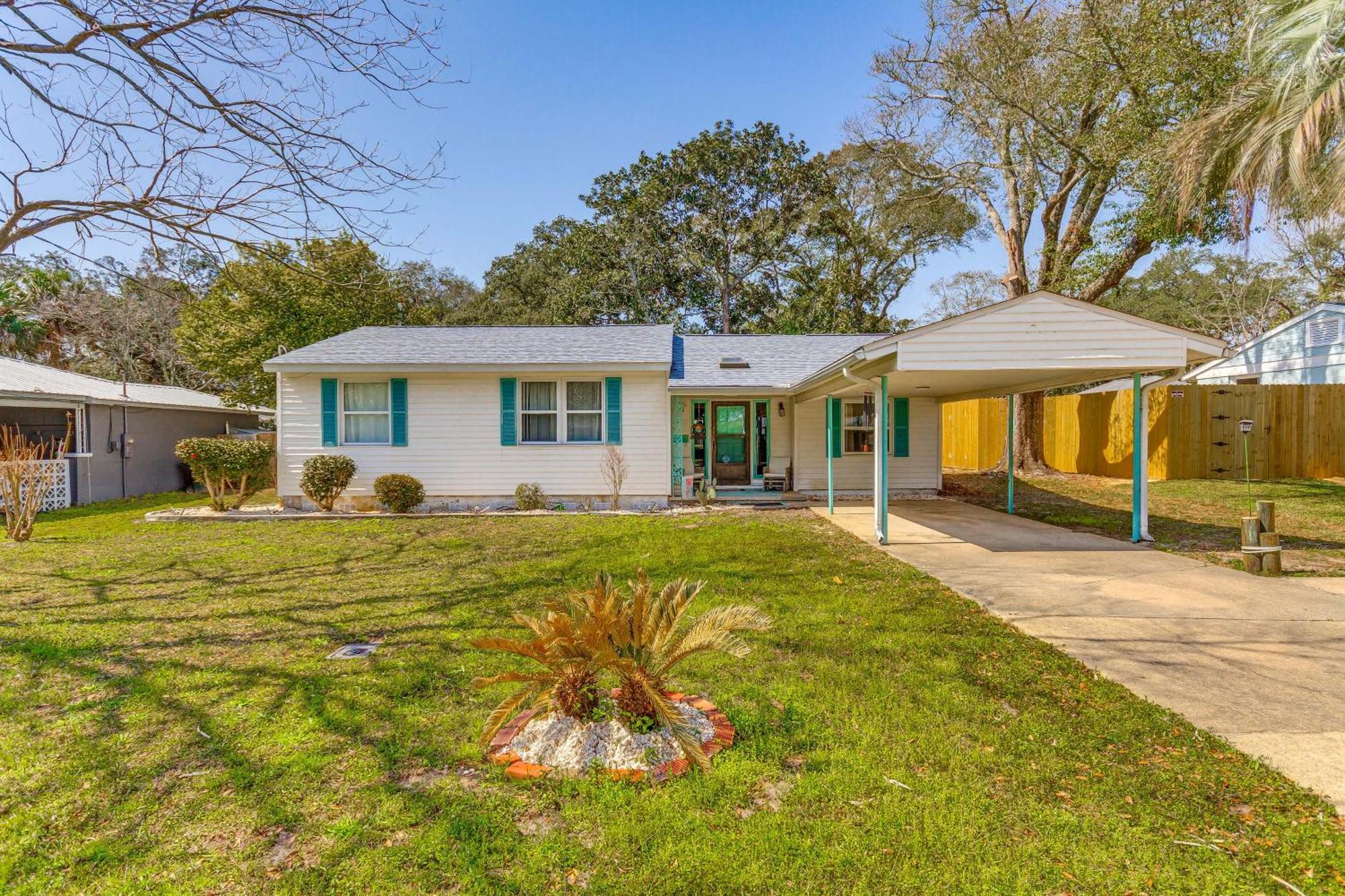 Fort Walton Coastal Retreat With Yard Walk To Beach Fort Walton Beach Kültér fotó
