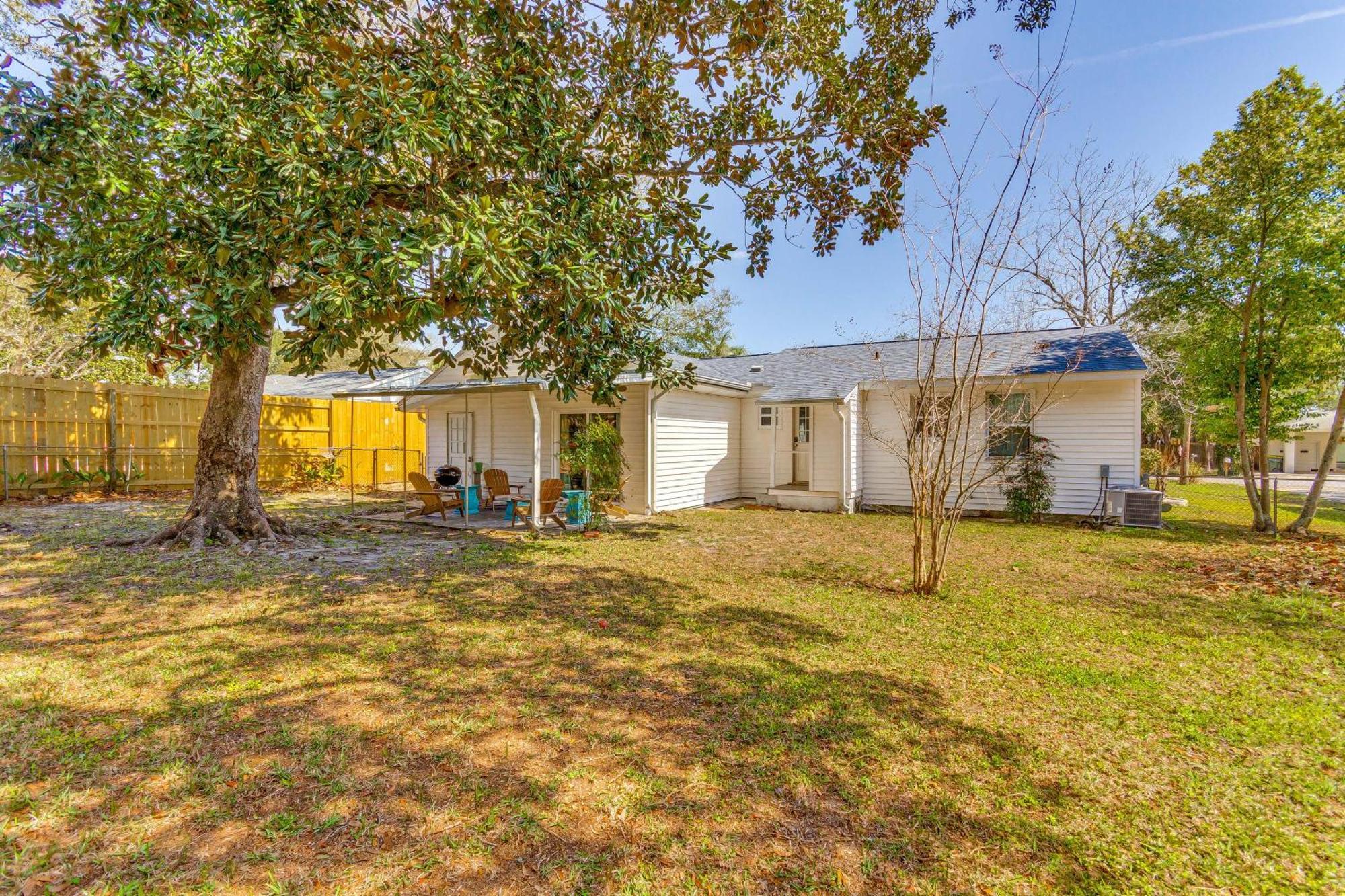 Fort Walton Coastal Retreat With Yard Walk To Beach Fort Walton Beach Kültér fotó